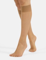 Cette - 2 par 8 den ugjennomsiktige sommer knestrømper med make up-effekt og glanset finish
